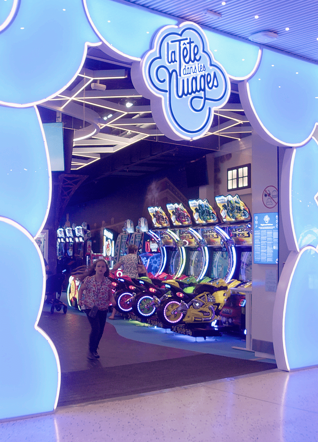 Entrée du centre de loisirs familial - Centre commercial Nice CAP 3000