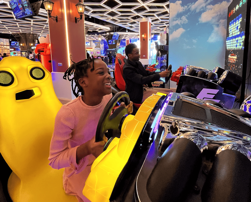 Freeplay Kids, enfants, Jeux arcade, gaming, bowling, attractions, fun, amusement