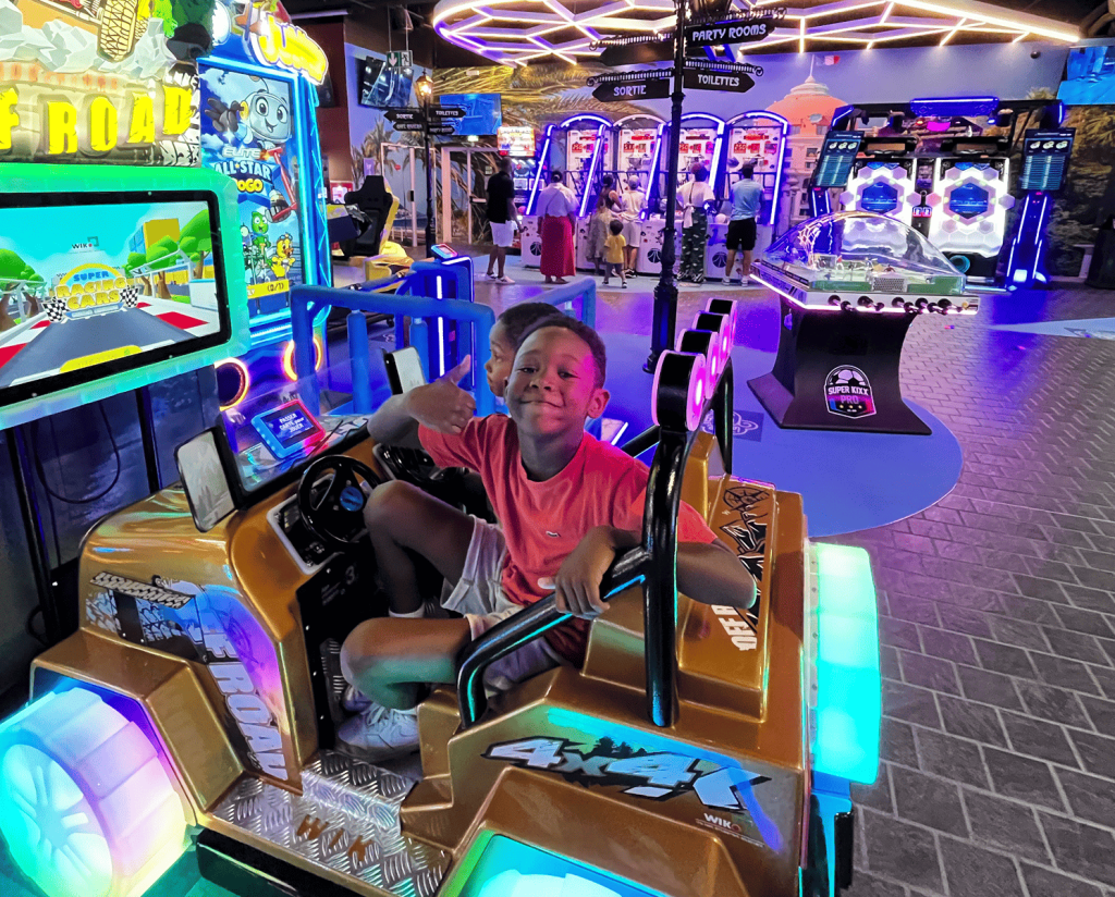 Freeplay Kids, enfants, Jeux arcade, gaming, bowling, attractions, fun, amusement